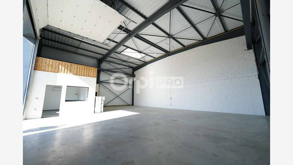 A louer local d'activité 180m² Colombier-Saugnieu