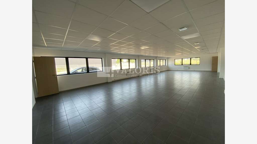 Cellule 1664m² à louer à Colombier-Saugnieu