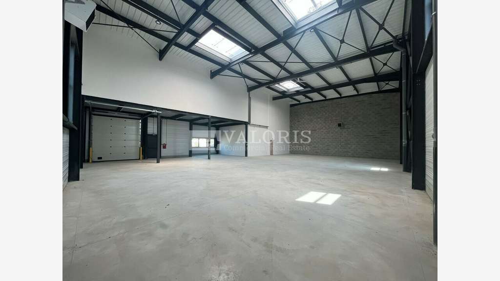 Local d'activités neuf 525m² à Colombier-Saugnieu