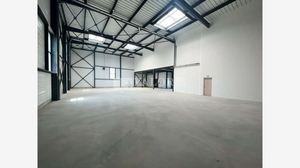 Local d'activités neuf 525m² à Colombier-Saugnieu