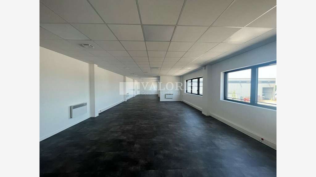 Local d'activités neuf 525m² à Colombier-Saugnieu