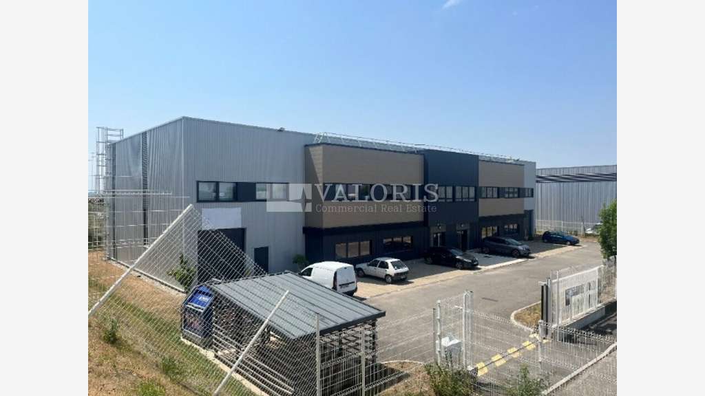 Local d'activités neuf 525m² à Colombier-Saugnieu