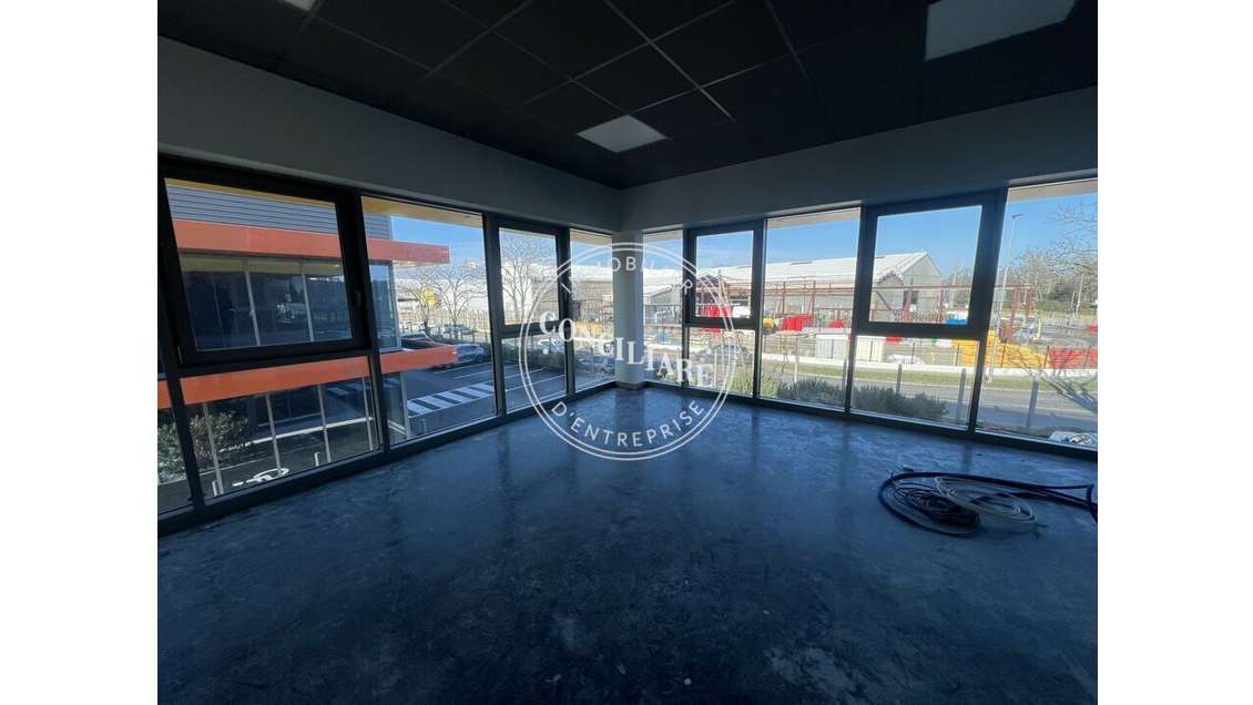 Entrepôt neuf 450m² à louer à Colomiers En Jacca