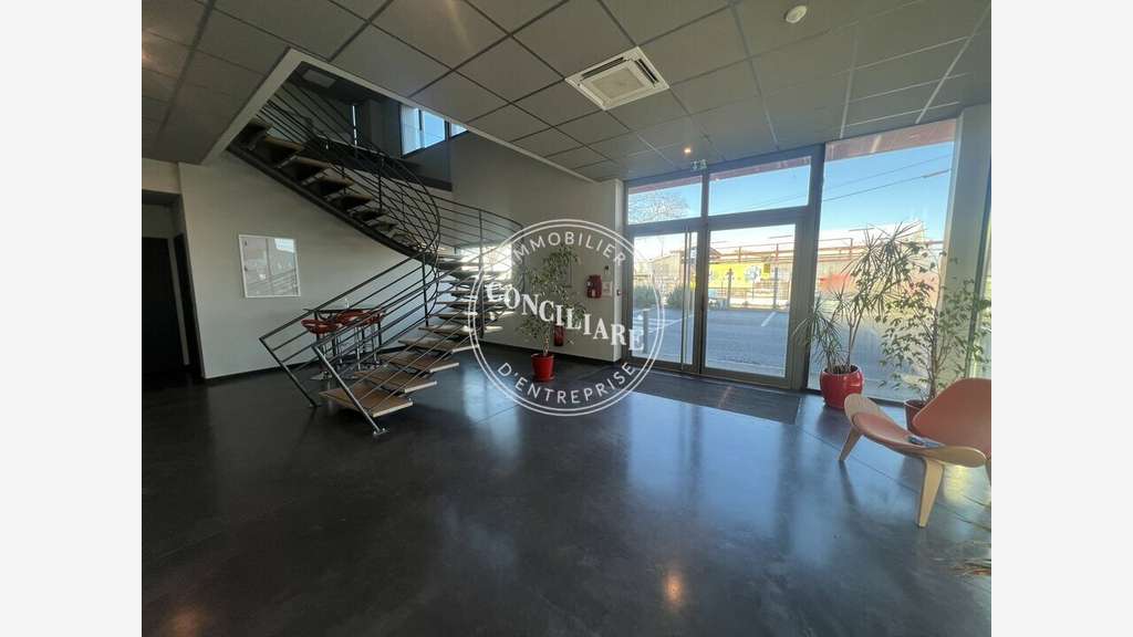 Entrepôt 600m² à louer à Colomiers En Jaccca