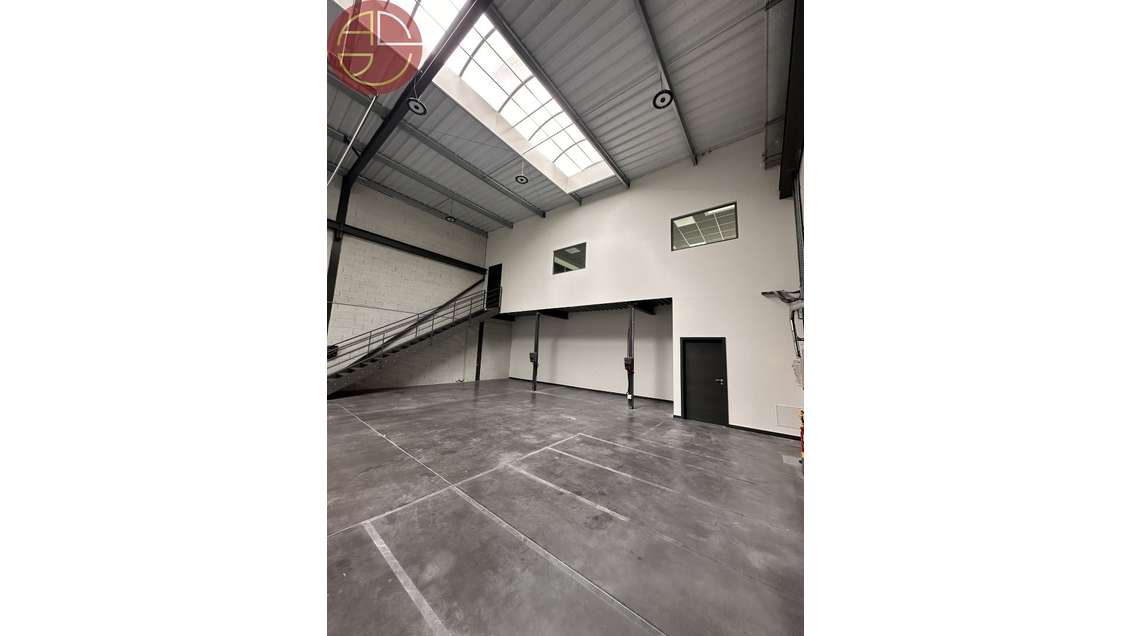 A louer entrepôt récent 650m² à Colomiers