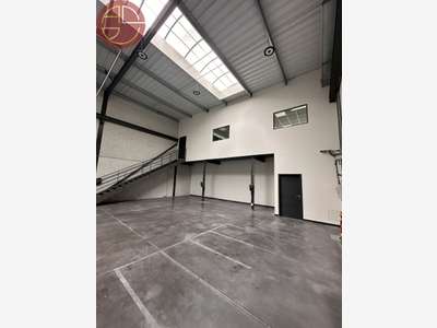 A louer entrepôt récent 650m² à Colomiers