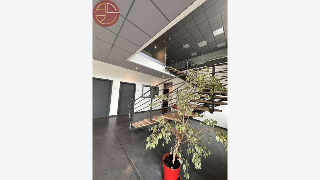 A louer entrepôt récent 650m² à Colomiers