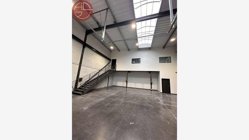 A louer entrepôt récent 650m² à Colomiers