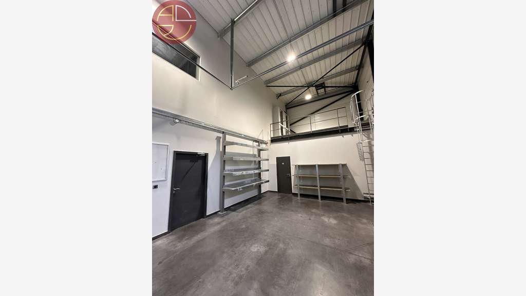 A louer entrepôt récent 650m² à Colomiers