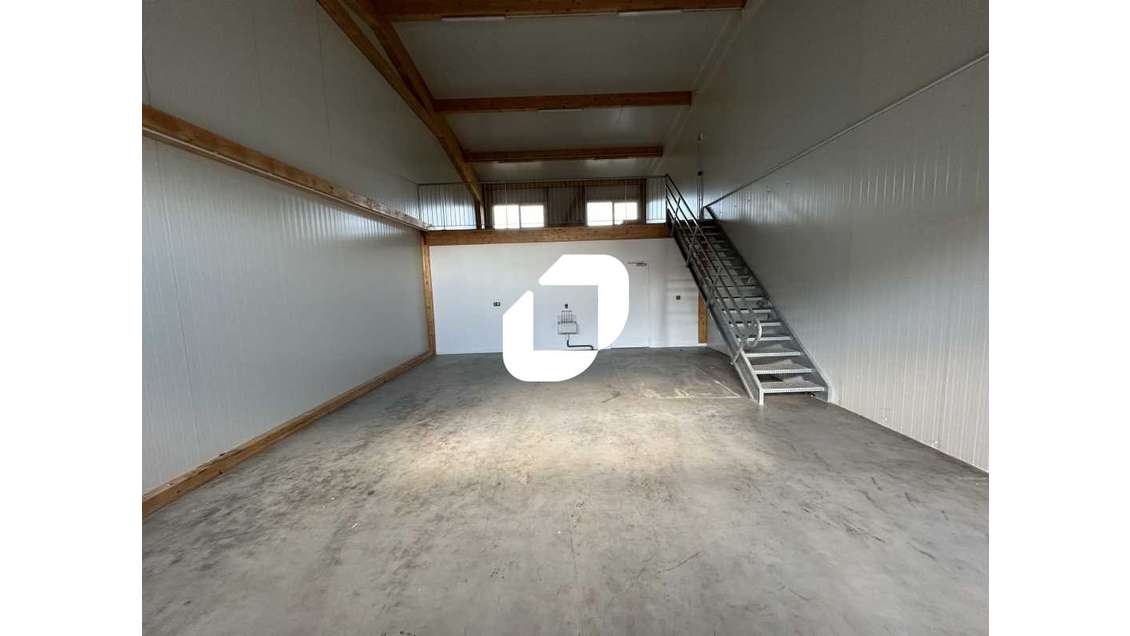 A louer Local d'activité 142m² Combs la ville