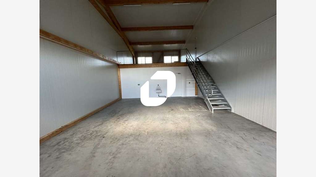 A louer Local d'activité 142m² Combs la ville