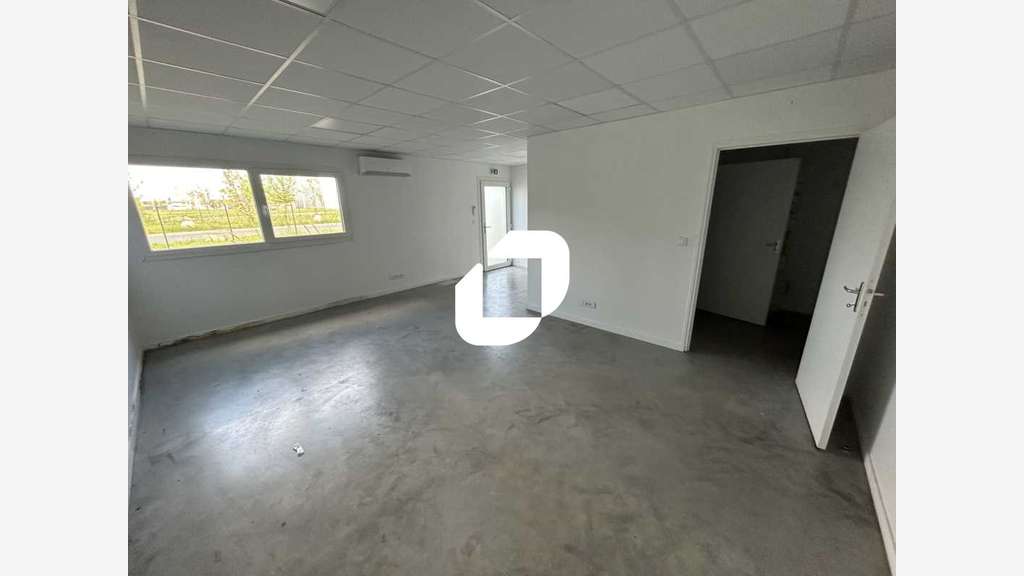 A louer Local d'activité 142m² Combs la ville
