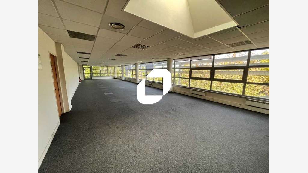 A louer Local d'activité 3403m² Combs la ville