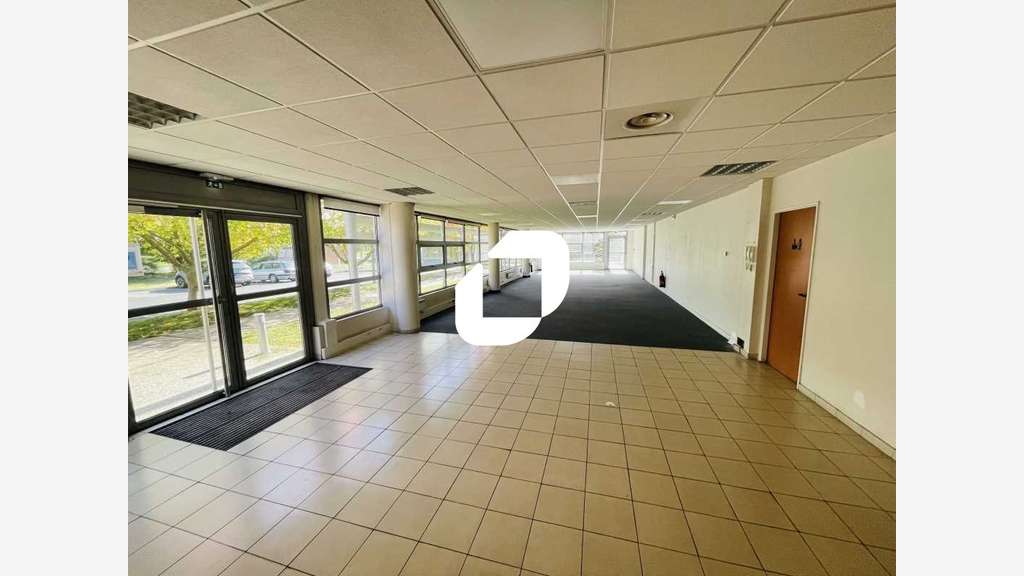A louer Local d'activité 3403m² Combs la ville
