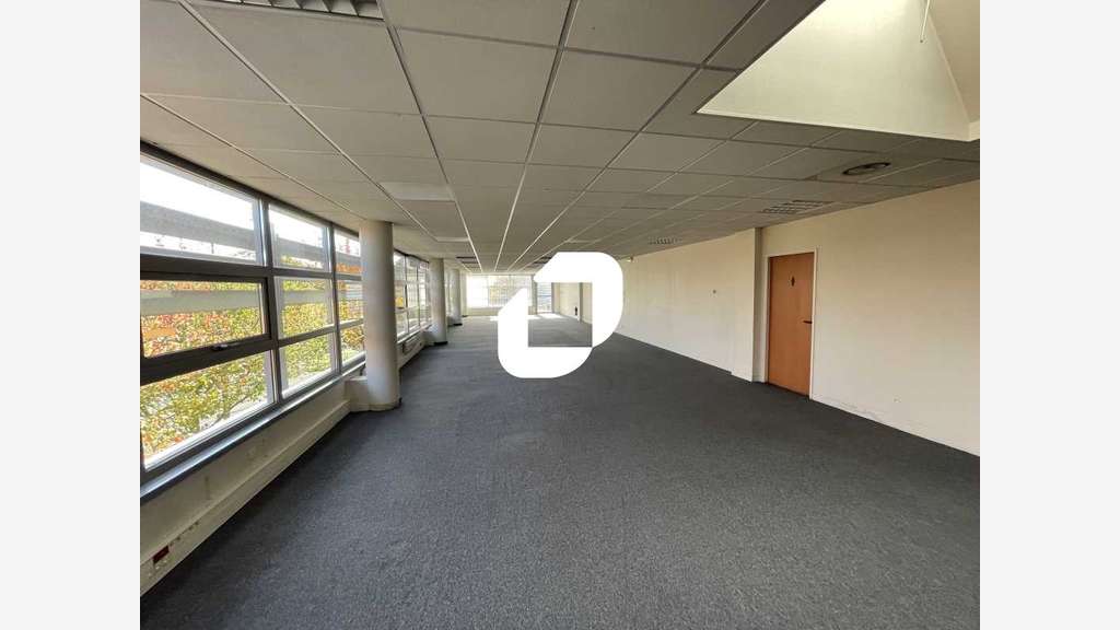 A louer Local d'activité 3403m² Combs la ville