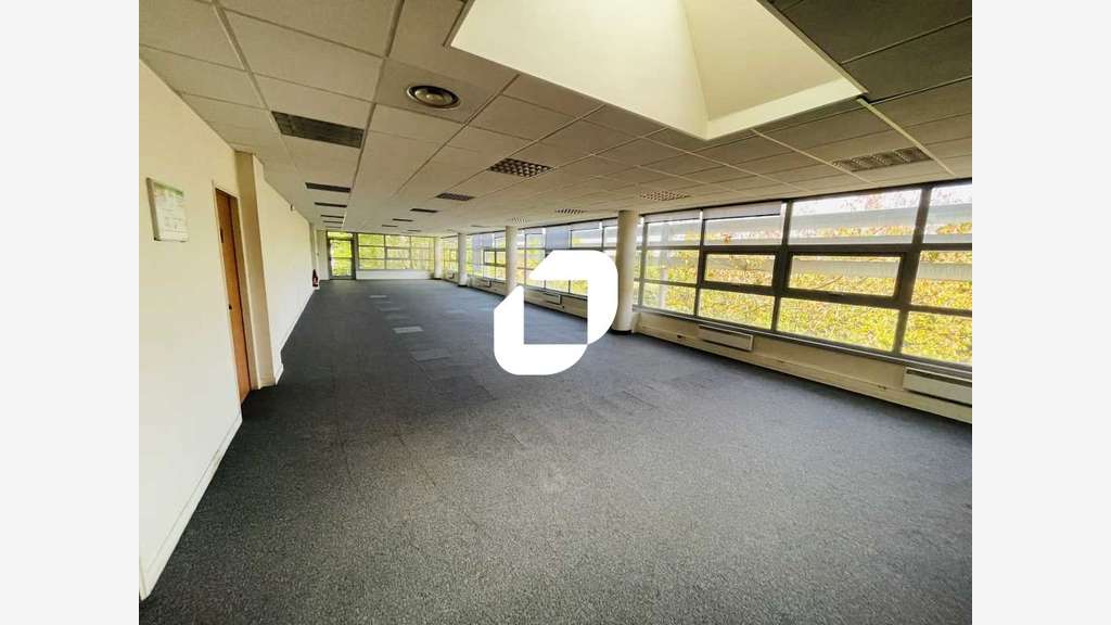 A louer Local d'activité 3403m² Combs la ville