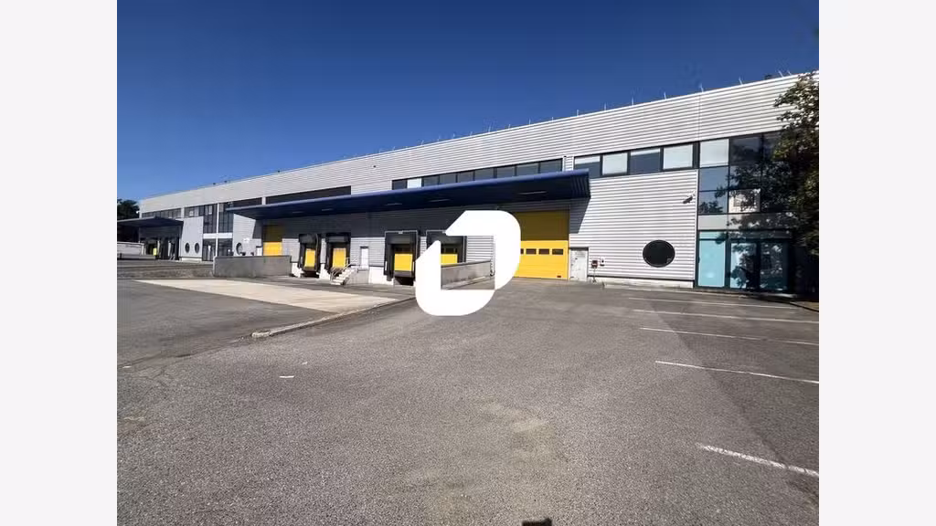 A louer Local d'activité 1835m² Combs la ville