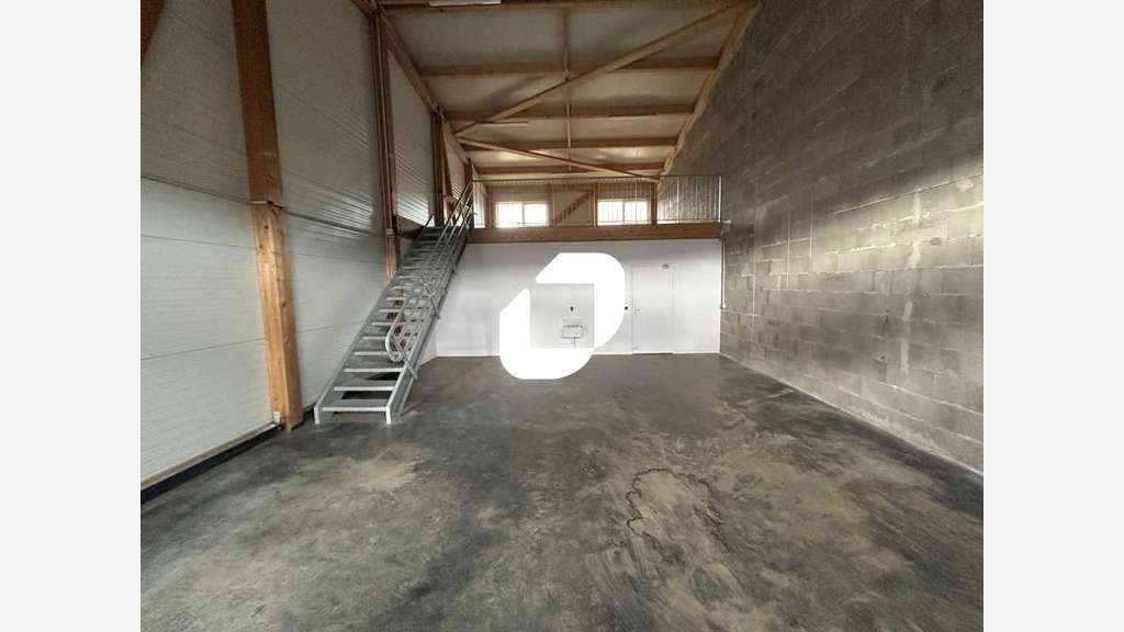 A louer Local d'activité 982m² Combs la ville
