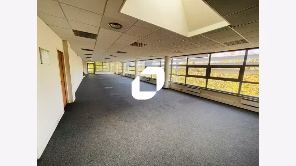 A louer Local d'activité 3403m² Combs la ville