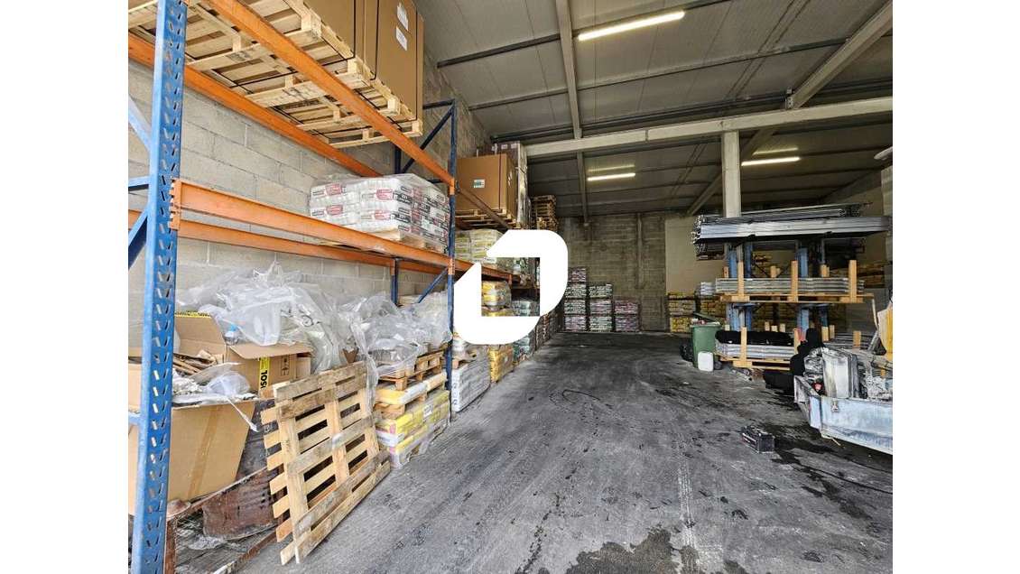 A louer Local d'activité 232m² Compans