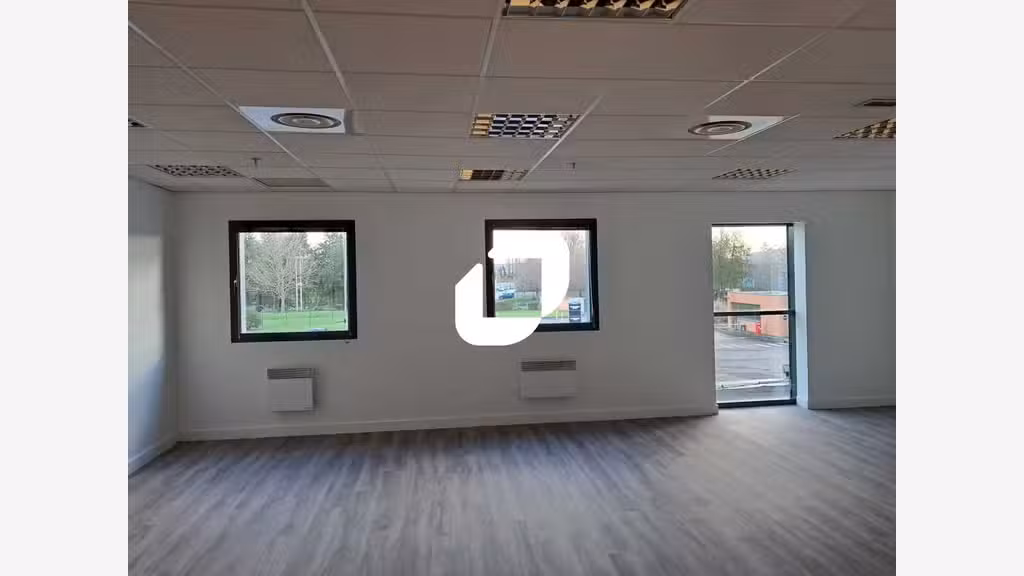 A louer Local d'activité 11550m² Compans