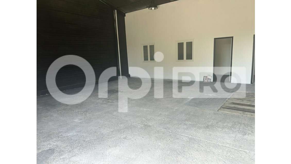 A louer local d'activité 125m² ZAC de Mercières