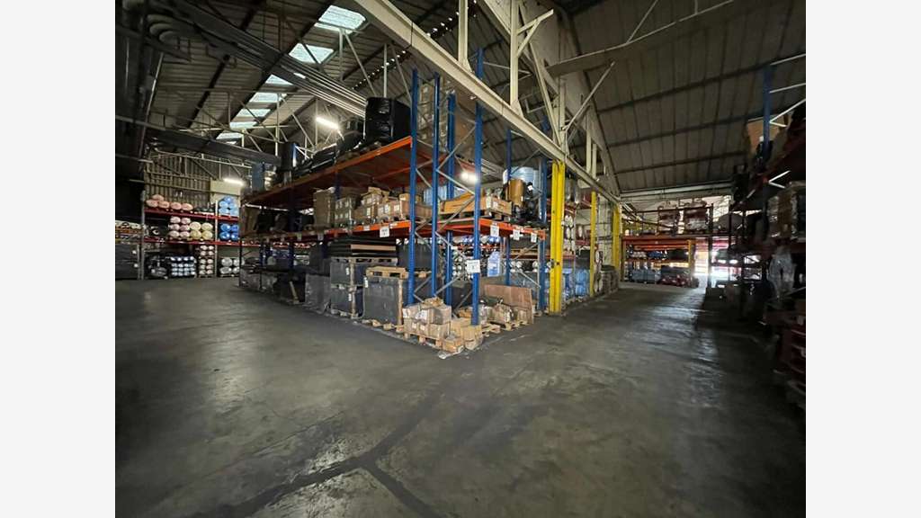 Entrepôt d'activité de 1000m² à louer à Verberie