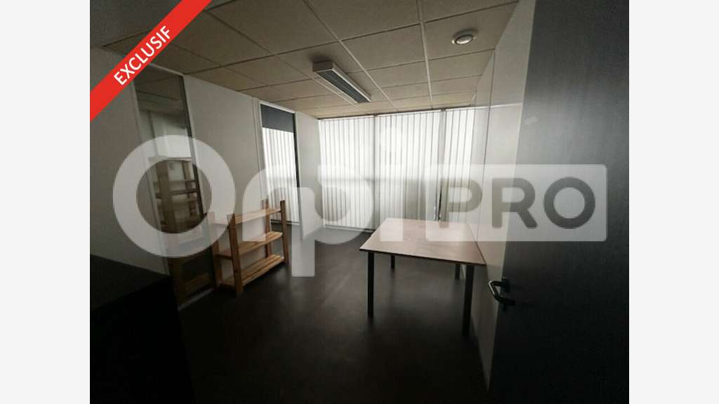 Local professionnel 225m² à louer à Compiègne