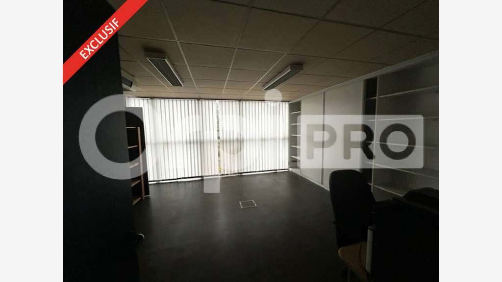 Local professionnel 225m² à louer à Compiègne