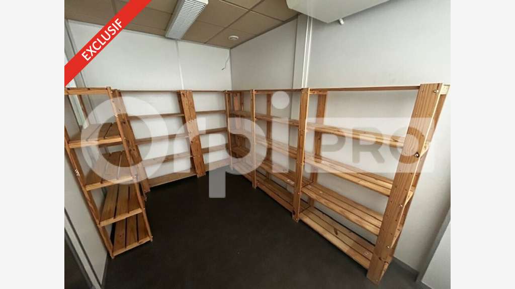 Local professionnel 225m² à louer à Compiègne