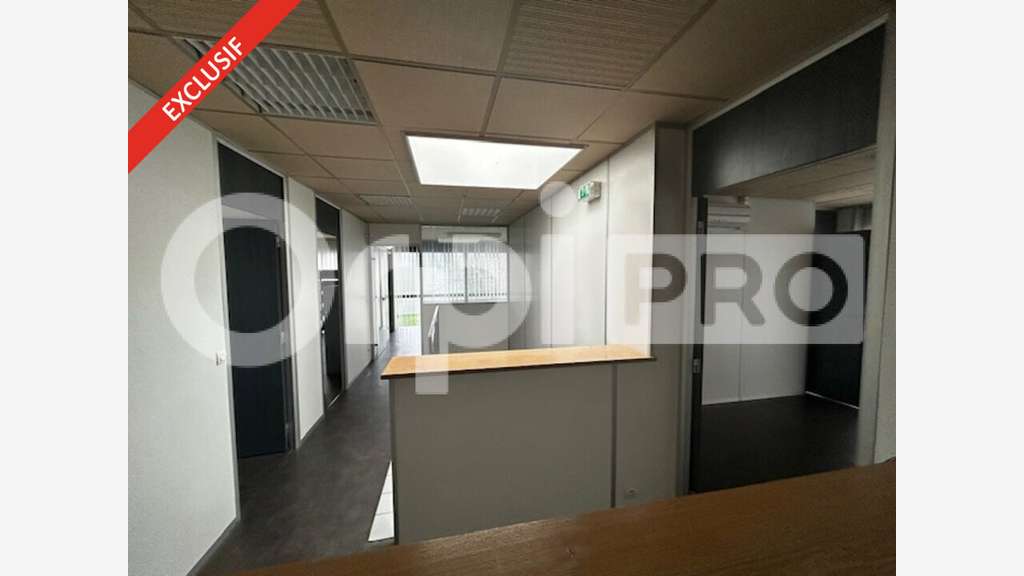 Local professionnel 225m² à louer à Compiègne