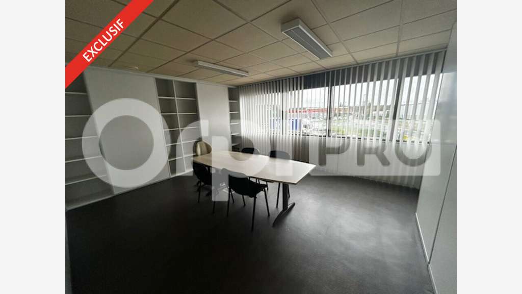 Local professionnel 225m² à louer à Compiègne