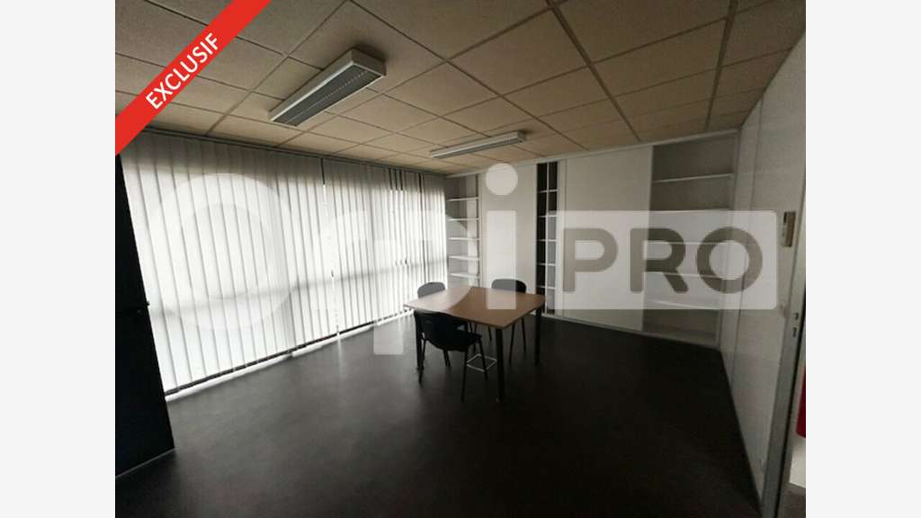 Local professionnel 225m² à louer à Compiègne