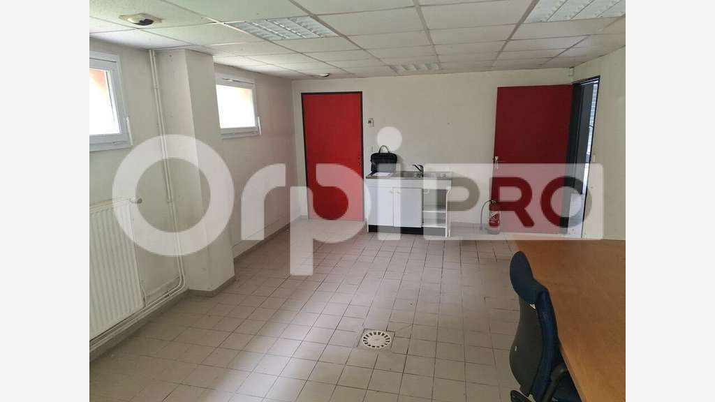 Local d'activité de 317m² à louer en ZAC Compiègne