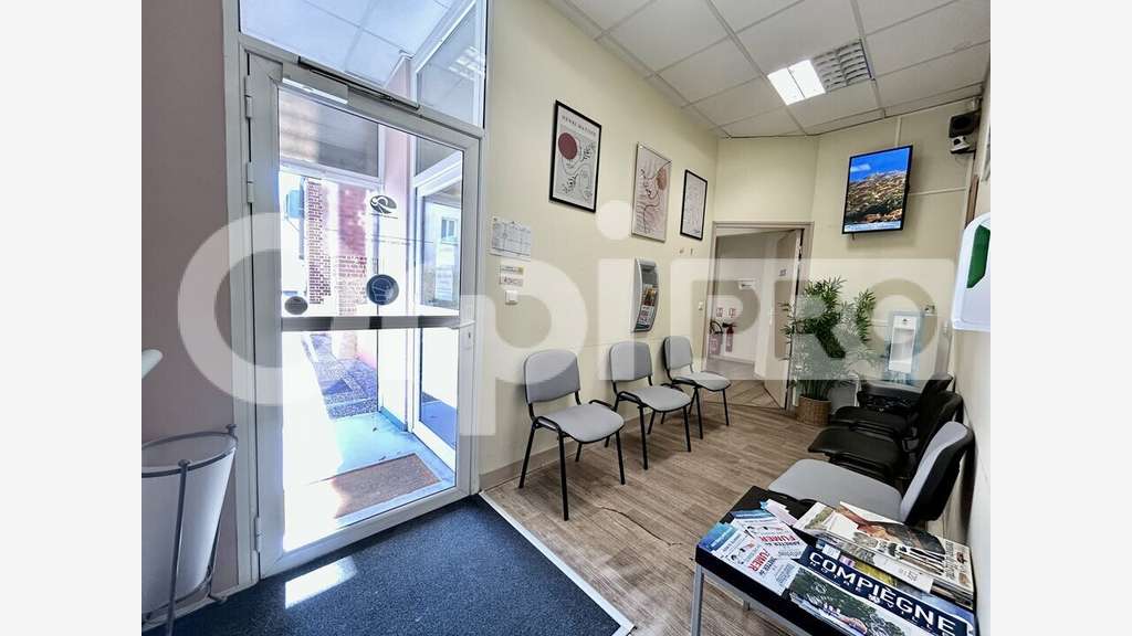 COMPIÈGNE - LOCAL PROFESSIONNEL à louer