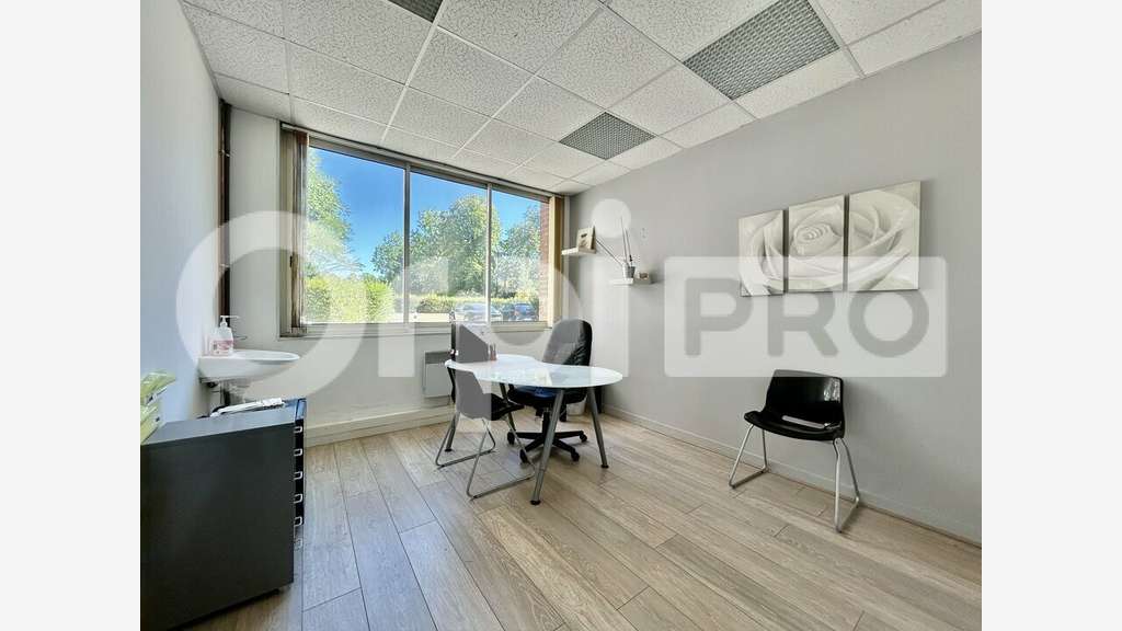 COMPIÈGNE - LOCAL PROFESSIONNEL à louer