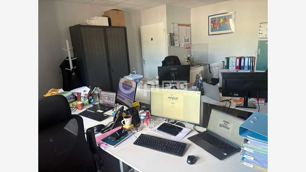 A louer local bureaux et stockage 90m² Compreignac