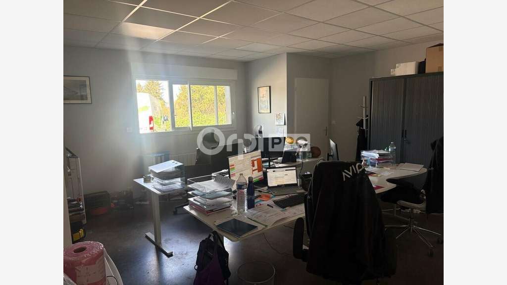 A louer local bureaux et stockage 90m² Compreignac