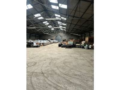 Location Locaux d'activités - Entrepôts à Connaux