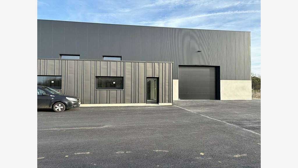 Local d'activités 570m² à louer à Coquelles (62)