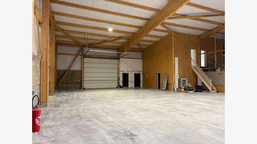 Local d'activités 570m² à louer à Coquelles (62)