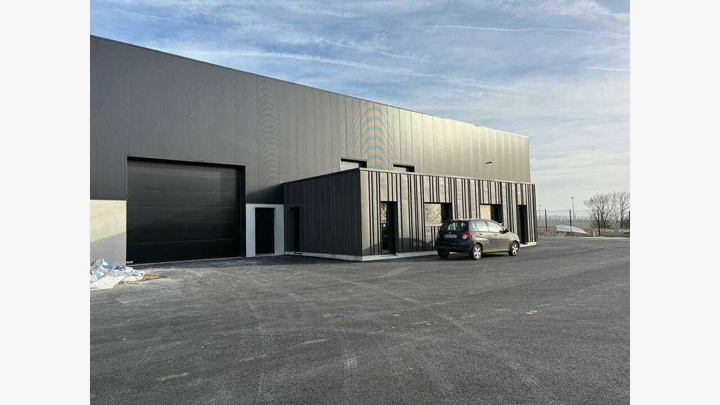 Local d'activités 570m² à louer à Coquelles (62)