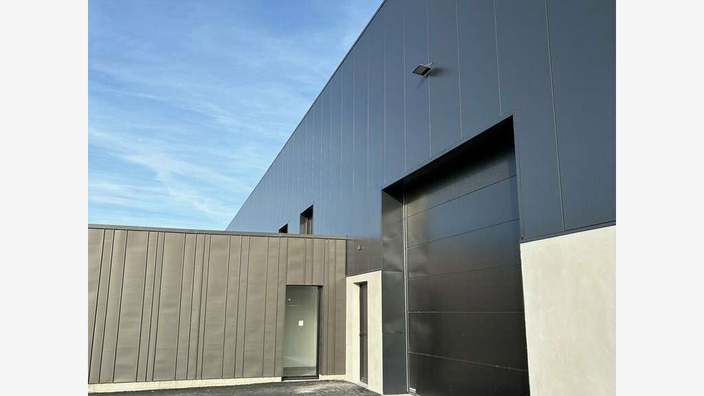 Local d'activités 570m² à louer à Coquelles (62)