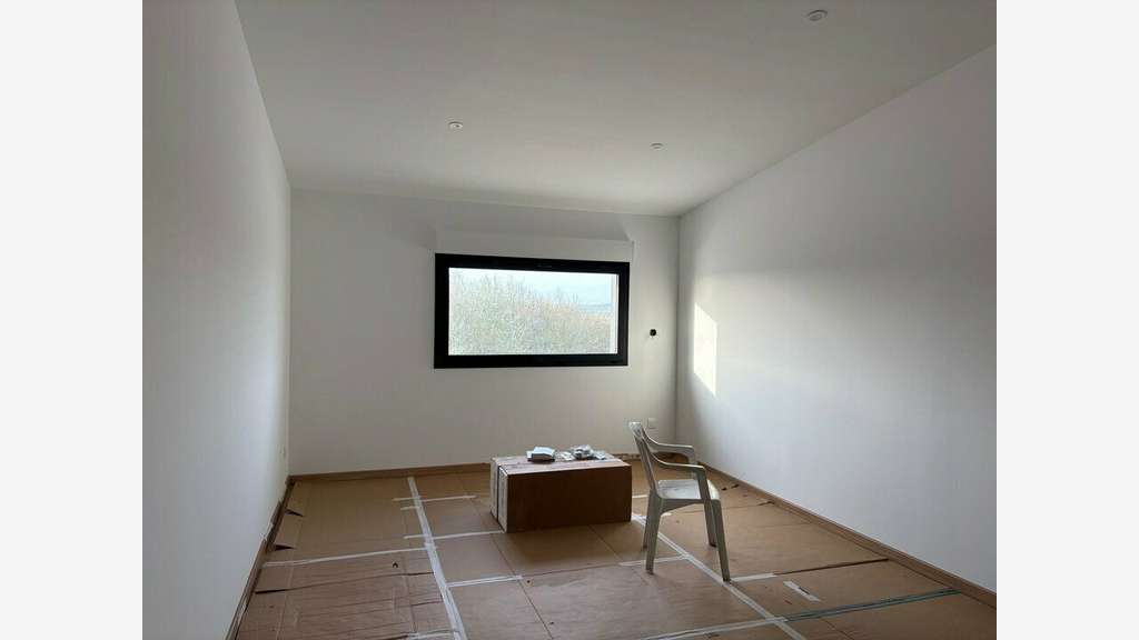 Local d'activités 570m² à louer à Coquelles (62)