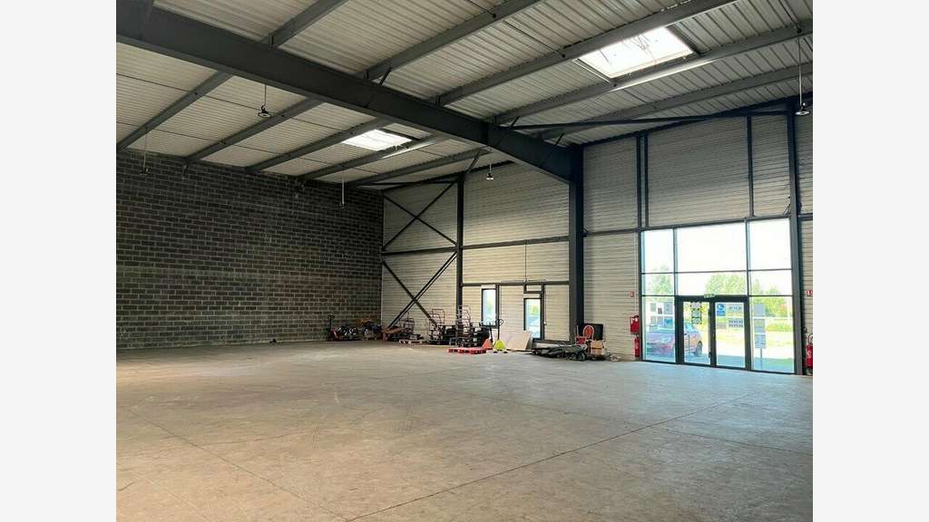 A louer entrepôt 607m² Coquelles parc Eurocap