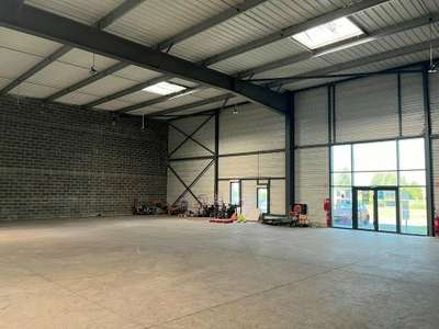 A louer entrepôt 607m² Coquelles parc Eurocap