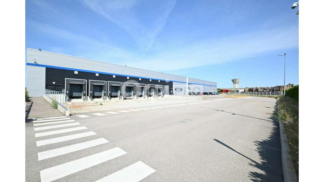 Entrepôt à louer 7064m² à Corbas