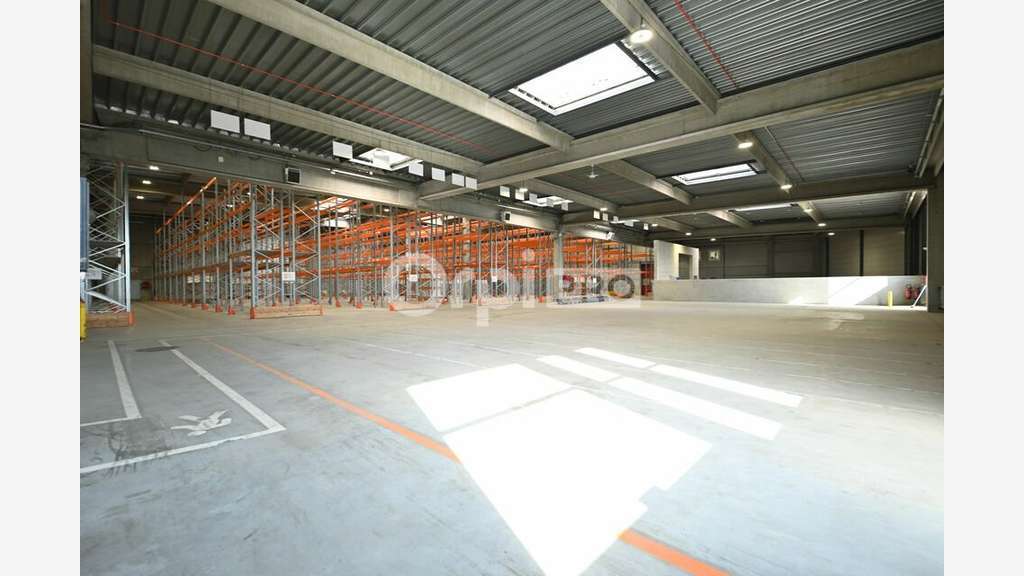 Entrepôt à louer 7064m² à Corbas