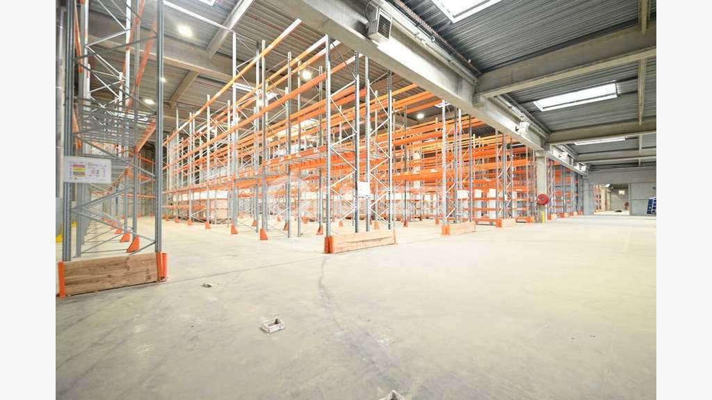 Entrepôt à louer 7064m² à Corbas
