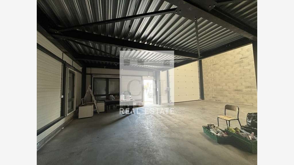 Local d'activité 329m² à louer à Corbas